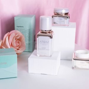 LIGHT COMPLEXION SERUM เซรั่มบำรุงผิว​ พร้อม​สารสกัดจากสเต็มเซลล์กุหลาบ