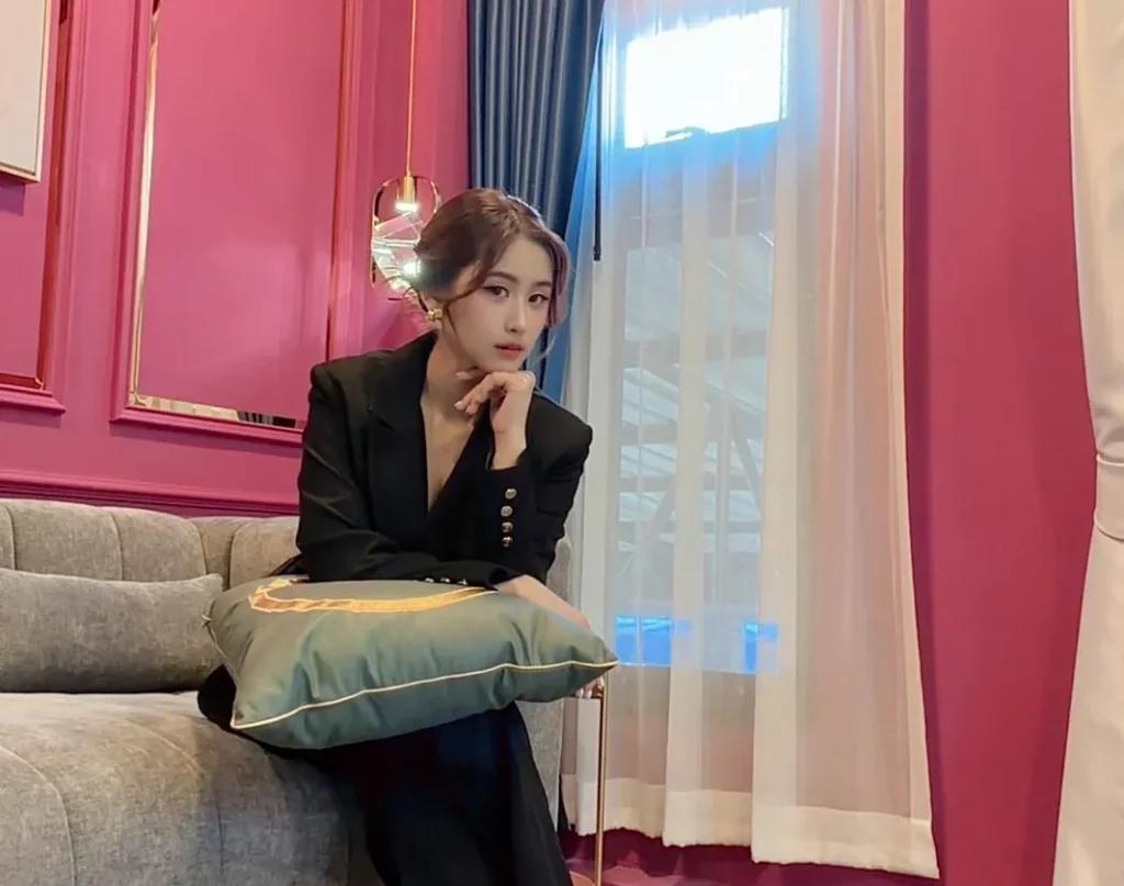 นักร้องตัวจริง “สอง- ฐิติรัตน์” ขึ้นแท่นศิลปินค่าย “ข้าวสารซาวด์” เตรียมมีผลงานและเอ็มวีของตัวเองเร็วๆนี้