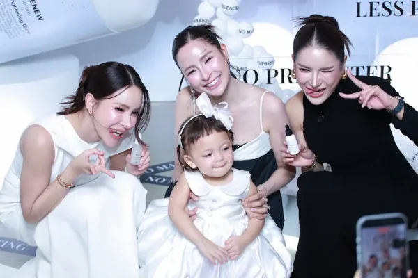โมเน่ – โซล เสิร์ฟความน่ารัก!คนดังตบเท้าร่วมยินดี EVE’S เปิดอาณาจักรความงามสุดยิ่งใหญ่ พร้อมแกะกล่อง 2 โปรดักต์ใหม่